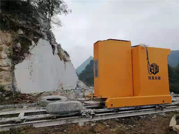 永磁繩鋸機(jī)實景