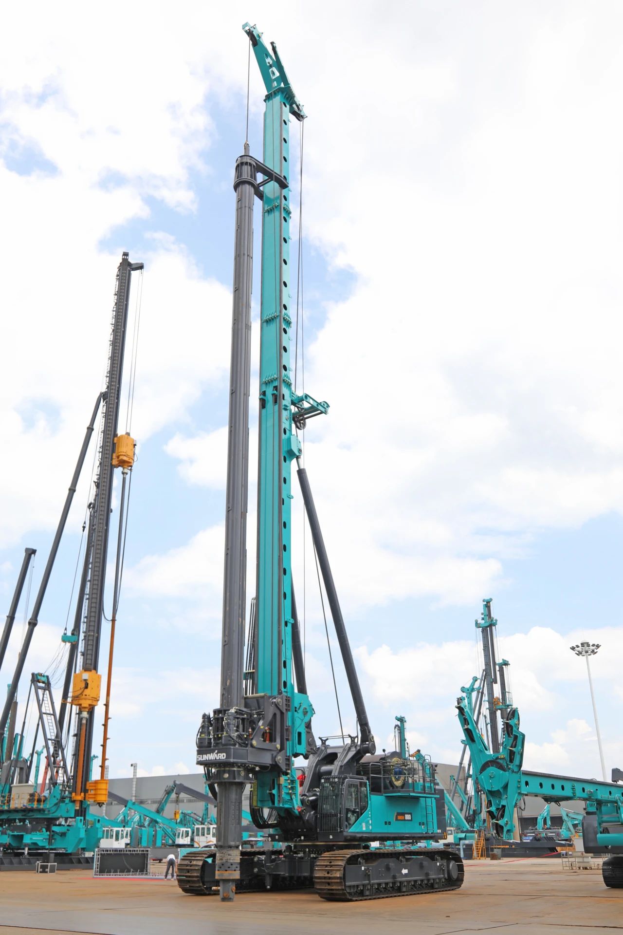 “破紀(jì)錄王者”再出征！山河智能SWDM800旋挖鉆機(jī)成功交機(jī)