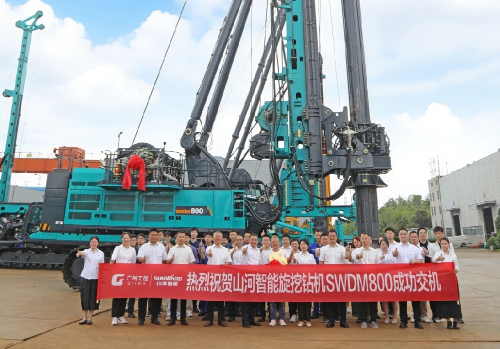 “破紀(jì)錄王者”再出征！山河智能SWDM800旋挖鉆機(jī)成功交機(jī)